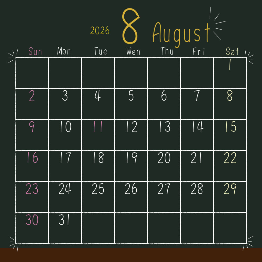 2026年月間黒板風カレンダー　８月
日曜始まりで日曜はピンク、土曜は黄色、平日は白いチョークっぽい色と手書き風のフォントで表示。
年と月数字、月英語表記は上部中央に黄色で強調されている。
サイズ2000×2000PX
JPEG
SNS投稿に背景と一緒に使うことで統一した投稿にできます。
