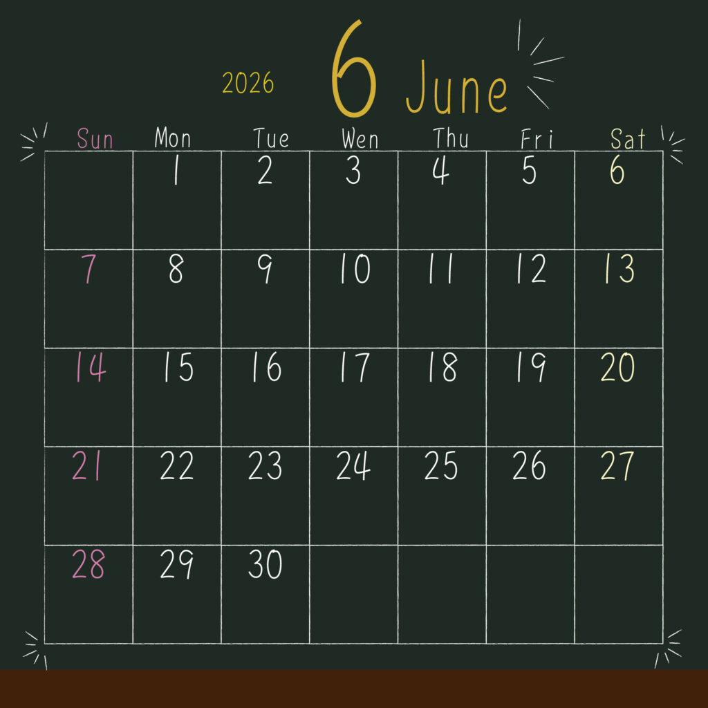 2026年月間黒板風カレンダー　６月
日曜始まりで日曜はピンク、土曜は黄色、平日は白いチョークっぽい色と手書き風のフォントで表示。
年と月数字、月英語表記は上部中央に黄色で強調されている。
サイズ2000×2000PX
JPEG
SNS投稿に背景と一緒に使うことで統一した投稿にできます。