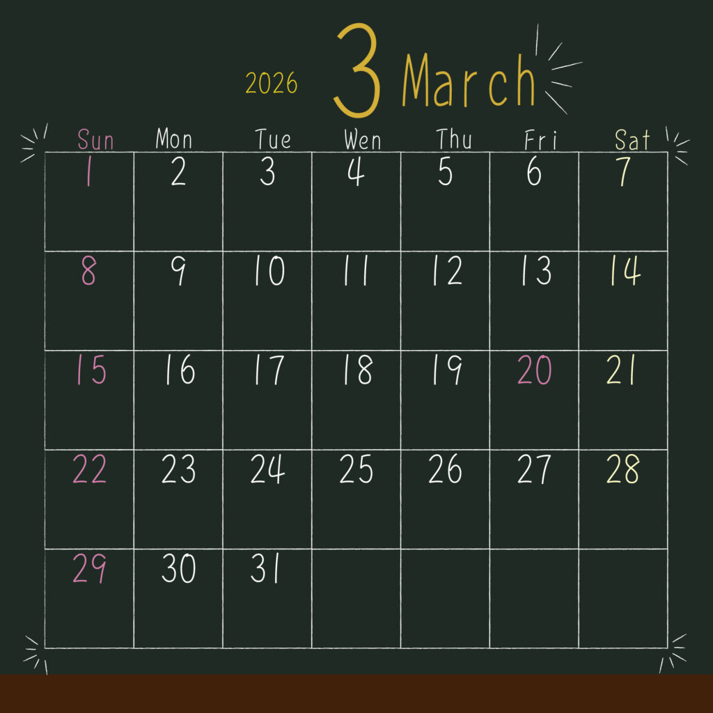 2026年月間黒板風カレンダー　３月
日曜始まりで日曜はピンク、土曜は黄色、平日は白いチョークっぽい色と手書き風のフォントで表示。
年と月数字、月英語表記は上部中央に黄色で強調されている。
サイズ2000×2000PX
JPEG
SNS投稿に背景と一緒に使うことで統一した投稿にできます。