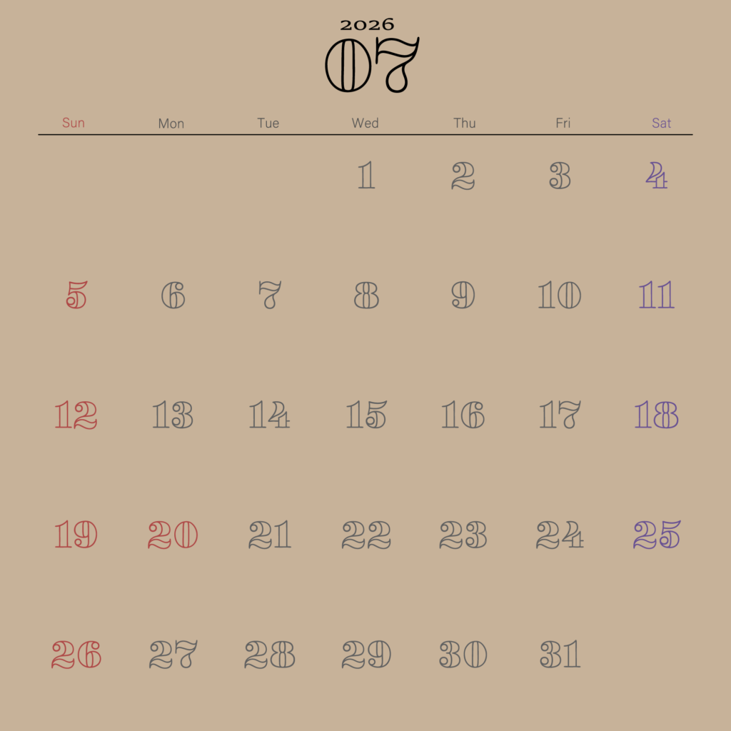 温かみのあるベージュ背景に、レトロなアウトライン・タイポグラフィを施したミニマルな2026年7月の月間カレンダー。日曜始まり。土曜日が青、日曜祝日が赤に色分け。
Minimalist July 2026 calendar with outline typography, Sunday start, designed for a modern retro look.