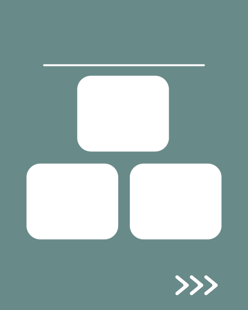 スモーキーグリーンの背景に、白い水平線。その下に1つの白い角丸長方形、さらにその下に2つの白い角丸正方形が左右に並んだピラミッド状のデザイン。右下には右を指す3つの白い矢印（>>>）が配置されている。
