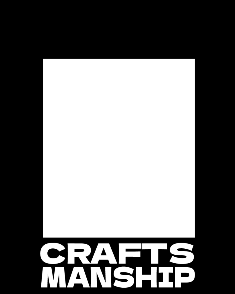 黒い背景の下部に、白字で「CRAFTSMANSHIP」の文字が2行に分かれて配置され、中央に白い正方形のフレームがレイアウトされたモダンな背景画像
